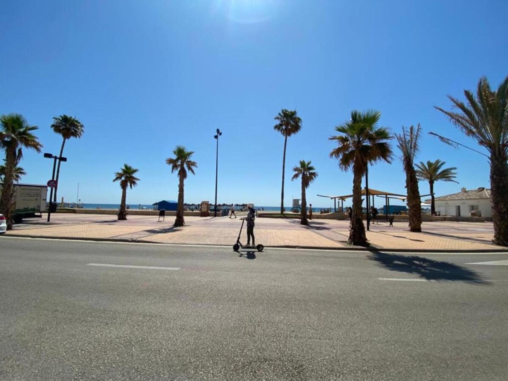 Nuevo Apartamento Junto Al Mar フエンヒロラ エクステリア 写真